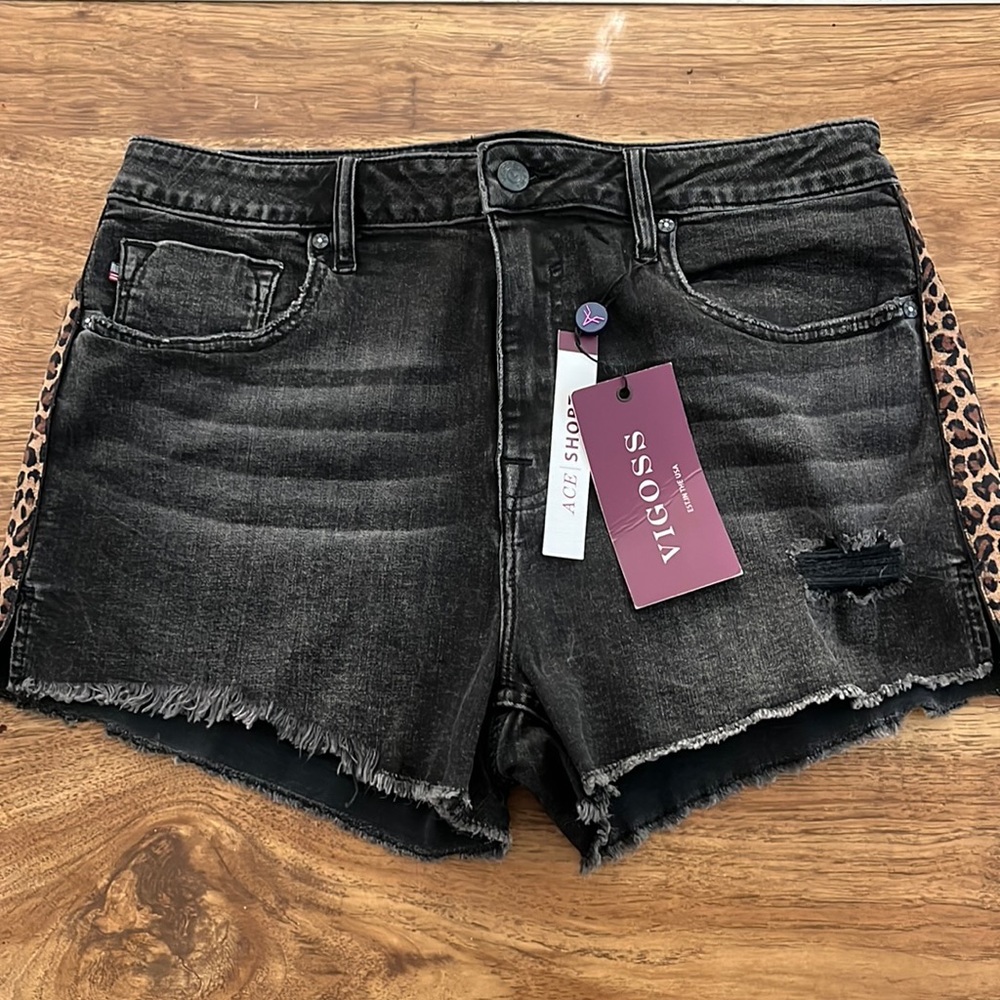 Vigoss Black shorts with leopard